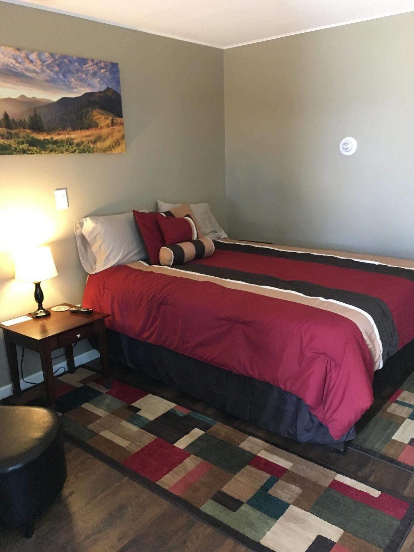 Colonial Motel And Rv Park Mandan エクステリア 写真
