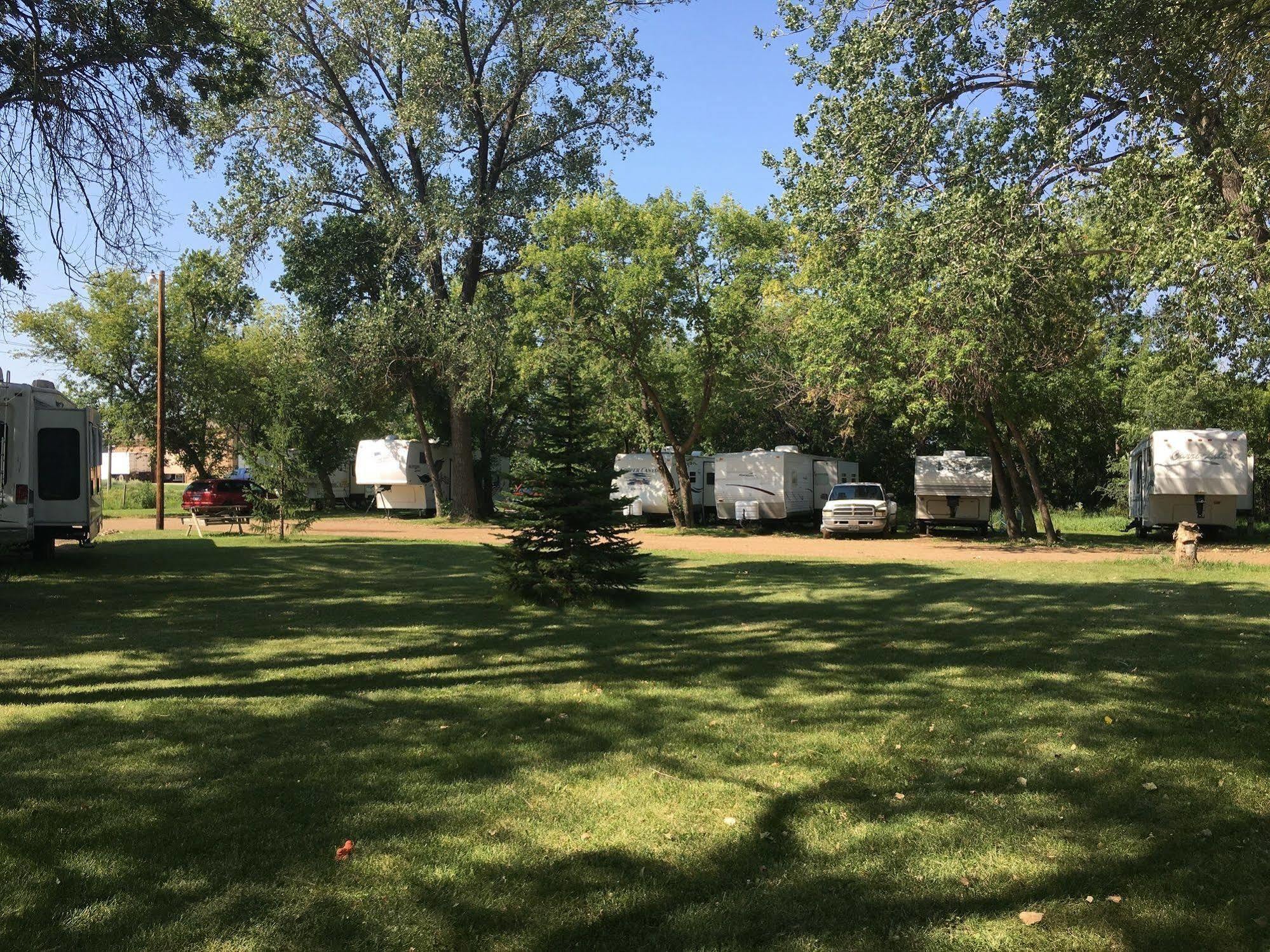 Colonial Motel And Rv Park Mandan エクステリア 写真