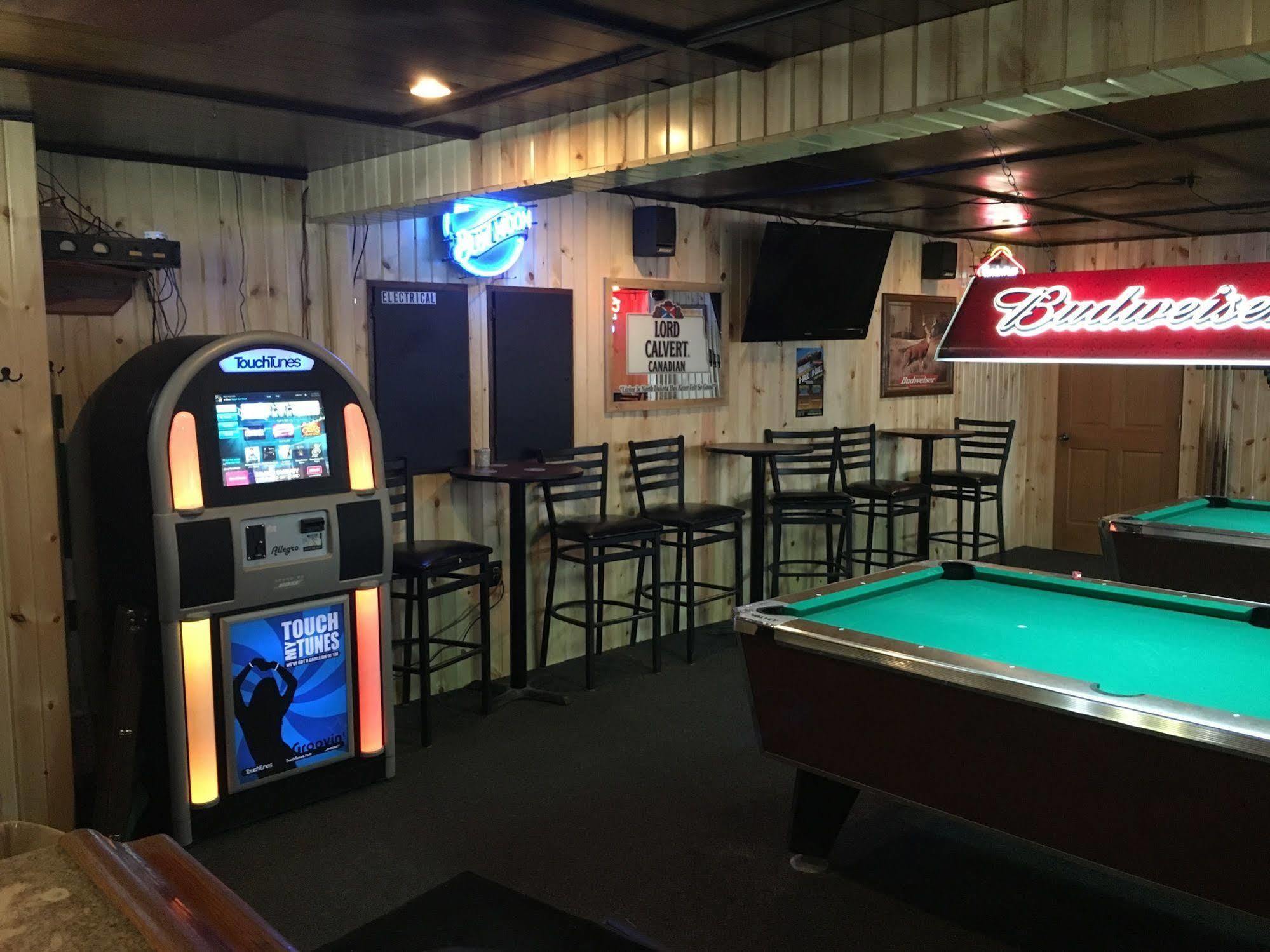 Colonial Motel And Rv Park Mandan エクステリア 写真
